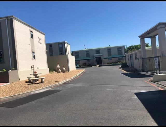 2 BEDROOM PROPERTY TO RENT IN VREDEKLOOF EAST